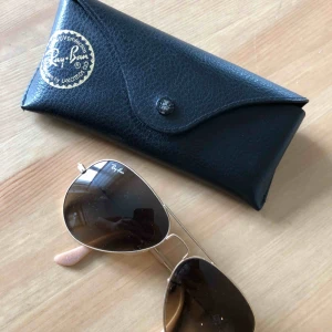  - Rayban solglasögon säljes. I bra skick!
