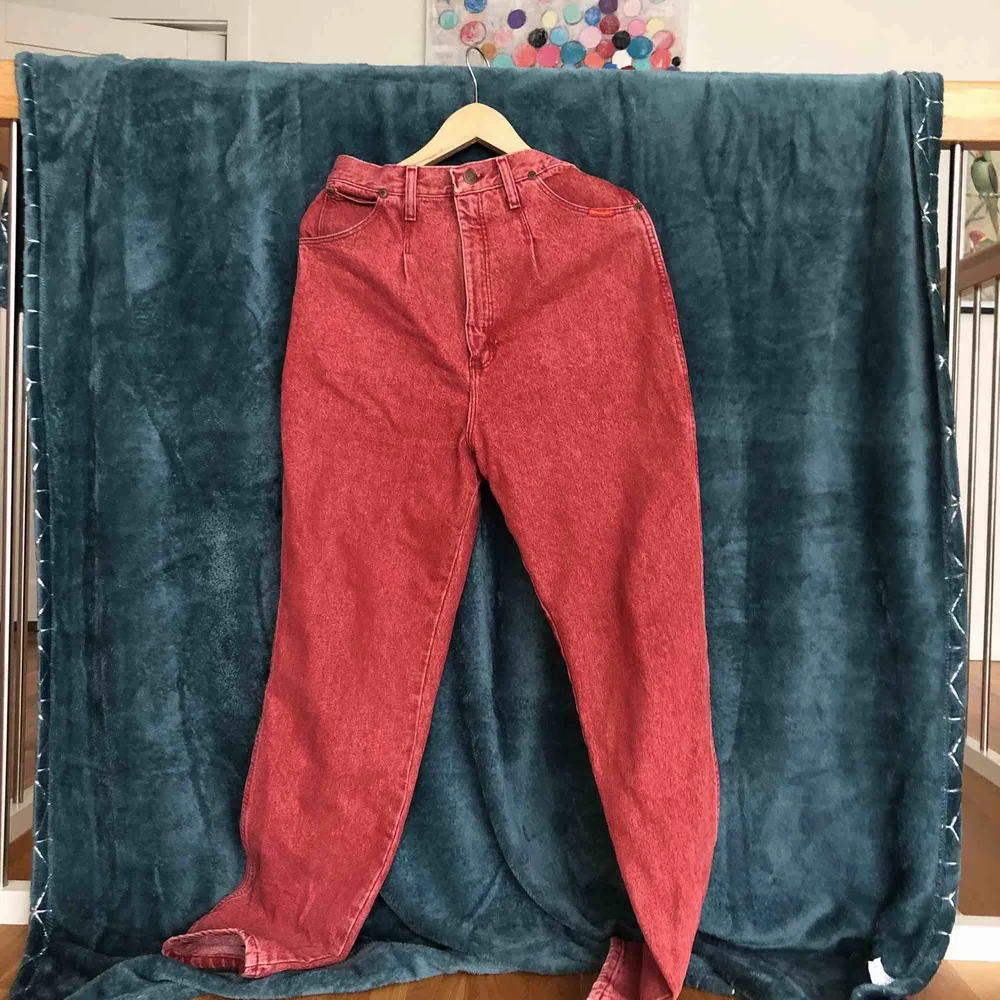 Ett par för stora wrangler jeans! Fin röd färg! Pris kan diskuteras . Jeans & Byxor.