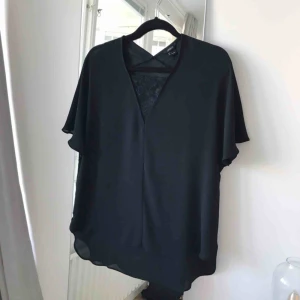  - Blus från Lindex i storlek s. Frakt ingår!