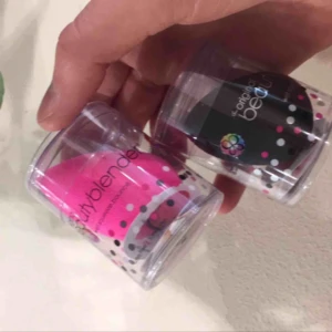  - Oanvänt två pack beautyblenders säljer pga att jag har dubbletter 