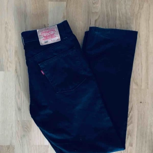  - Svarta Levis 505 i storlek 31