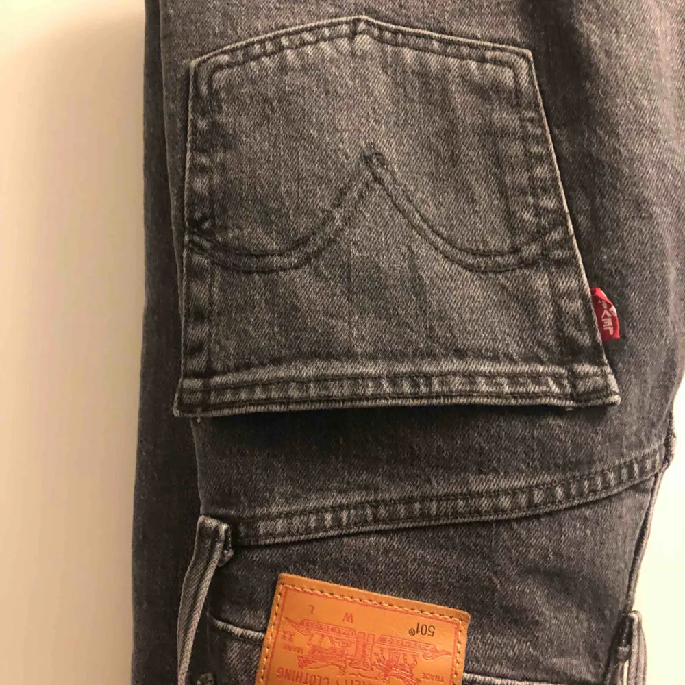 Nya nästan oanvända jeans strlk 26. Kan posta mem står inte för eventuell frakt. Jeans & Byxor.