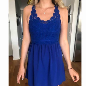  - Blå klänning från H&M. Säljer pga för liten. Storlek 36. 