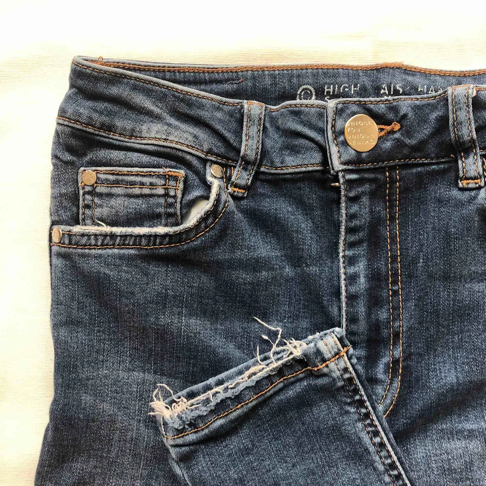 - Skinny jeans från Cubus - ”High waist Hannah” - Mörkblå - Stretch  - Stuprör  - 92% bomull, 6% polyester, 2% elastane . Jeans & Byxor.