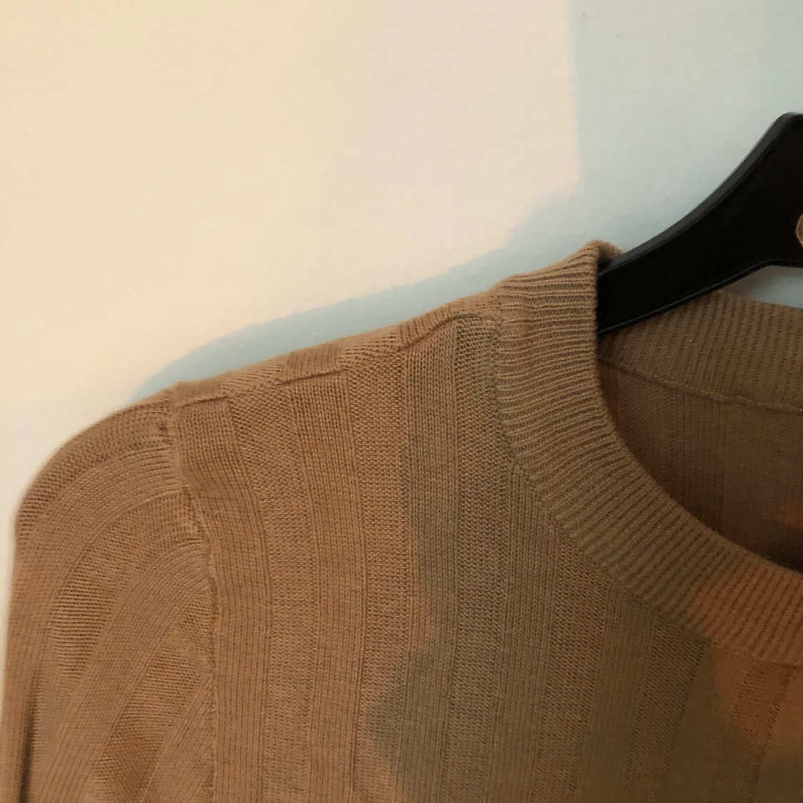 Ribbad beige tröja - 90