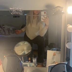 Stickad tröja Hm - Säljer denna stickade tröja pga att den inte kommer till användning. Skön och inte stickig alls. Storlek S men passar m. rätt stretchig