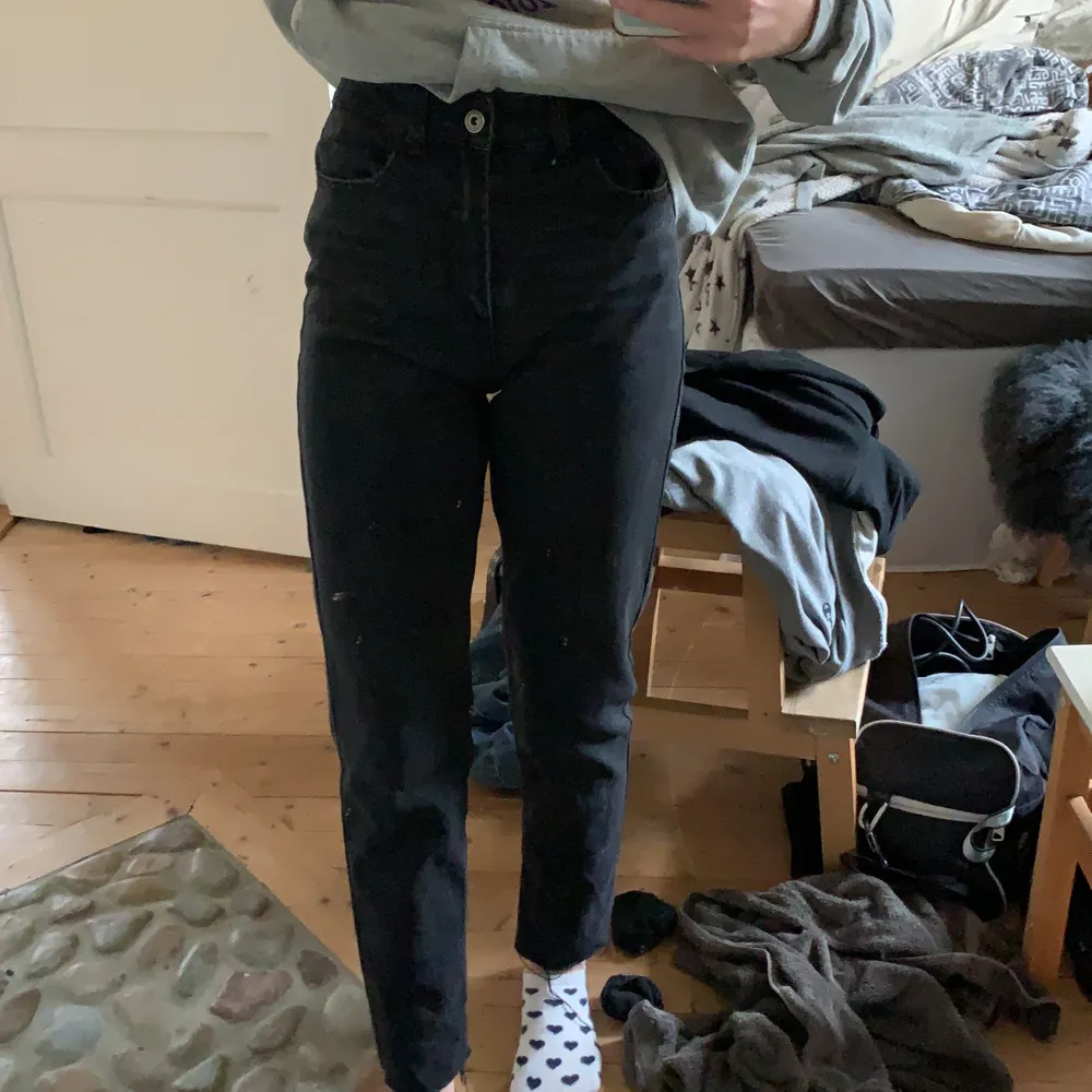 Säljer dessa only jeans från Vero Moda!! Bra skick i storlek 36:) köparen står för frakten . Jeans & Byxor.