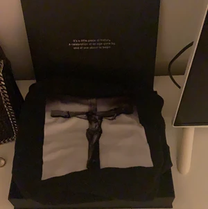 Limitato hoodie - Storlek xs, äkthetsintyg och låda finns 900kr exkl frakt