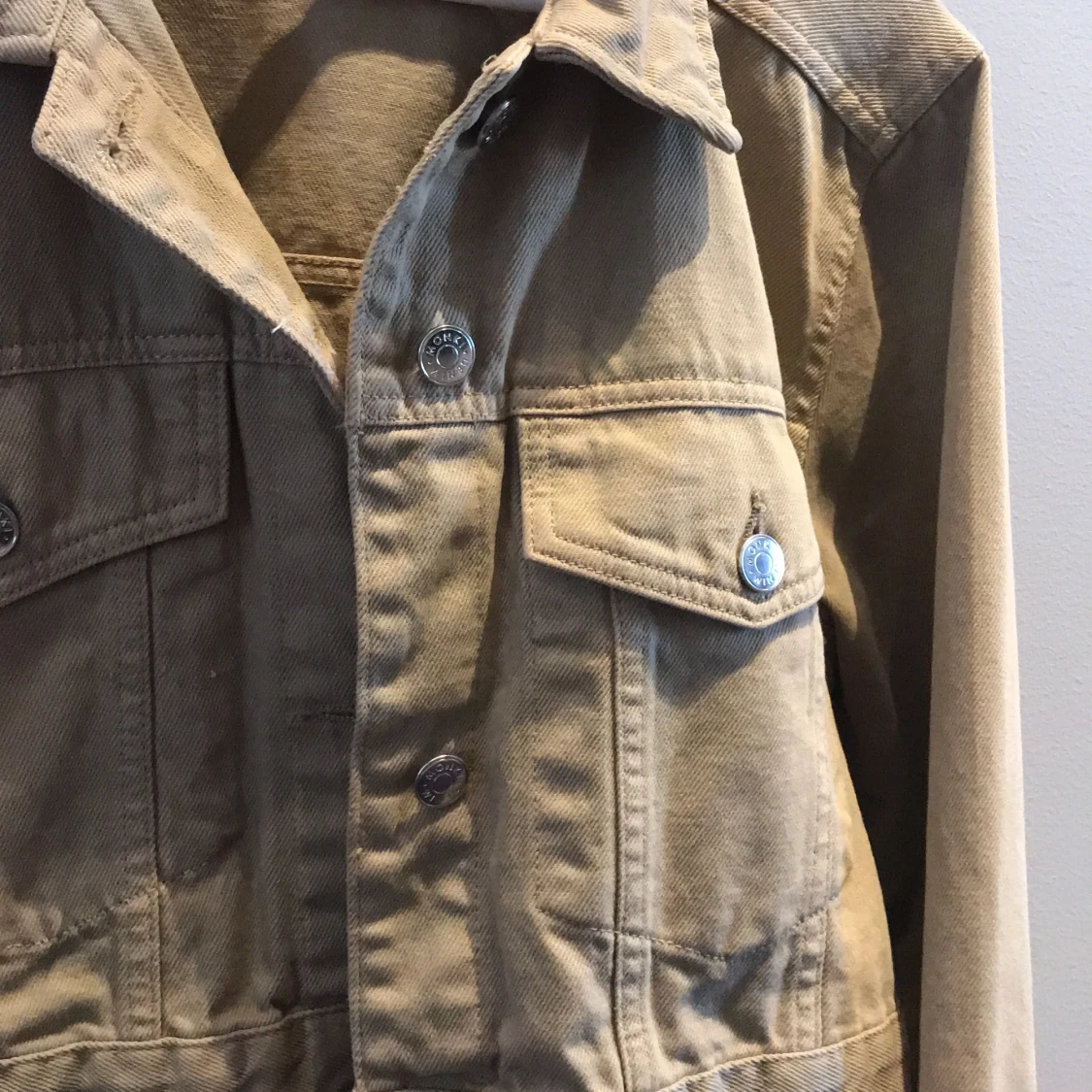 Beige jeansjacka från Monki - 90