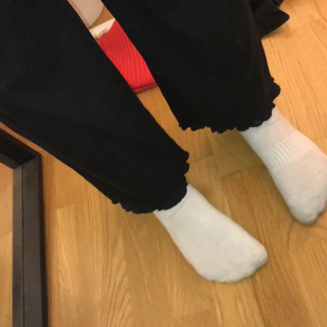 Svarta ribbade utsvängda  - 90