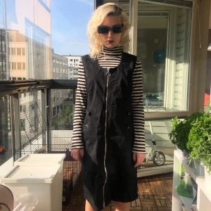 Klänning - super cute grungy overall dress!
