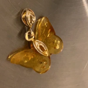 Bärnsten  - Hänge bärnsten med äkta silver . 