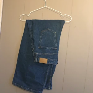 Wide Jeans från dobber  - Jeans från dobber i storlek 38, säljer då dem inte används längre. Bra skick, inte direkt jätte använda. köparen står för frakt💕