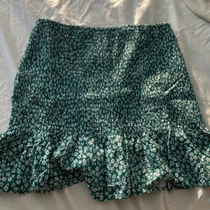 Kjol - Super snygg kjol!!! Aldrig använd! Köparen står för frakten💞💞