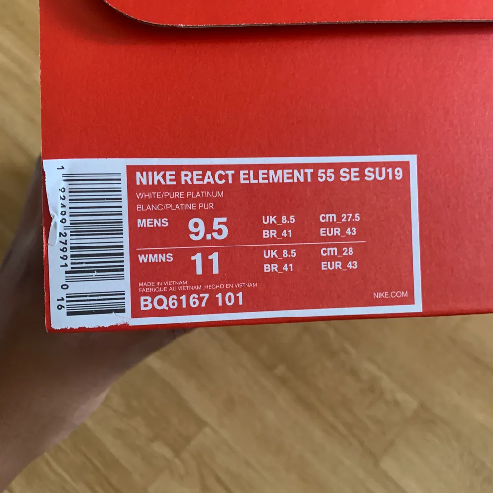 Nyköpta och oanvända skor. Modellen heter Nike react element 55 helvita. Buda!!!. Skor.