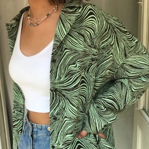 Cool skjorta! - Cool och unik skjorta som inte säljs längre! Spicear verkligen upp en outfit!💚