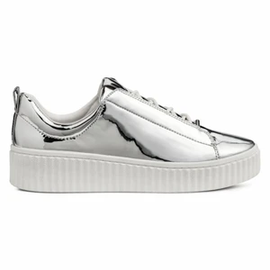 Silver skor - Säljer ett par silversked i storlek 40, men funkar även på mig som vanligtvis har en liten 39. Bra skick