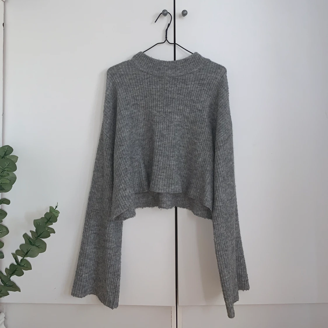 Grå stickad tröja