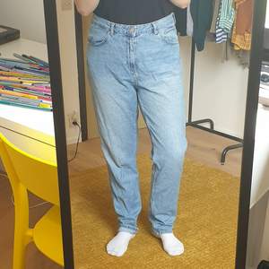 Jeans från Lindex, storlek XL. Säljer pga blivit för stora. Pris typ 40 kr plus frakt!💜