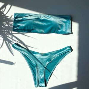 Sammetsbikini - Vackraste bikinin i den sjukaste färgen🐋🐬🐳Köpte bikinin här på plick men den var för stor för mig!!! Så synd, men den vill ha en ny ägare.