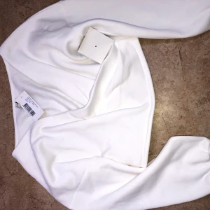 Tröja från Nelly - Wrap tröja i storlek XS från Nelly trend. Prislapp kvar 🥰