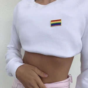 Tröja - Säljer denna fina tröja från an international anthem i strl s. Jätte font skick