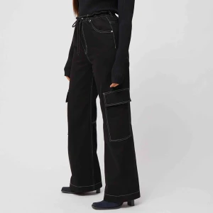  - Intressekoll på dessa brallor från Weekday! Används inte så mycket därav att jag kan tänka mig att sälja dem 💕 Kan såklart ta egna bilder på dem om det så önskas!