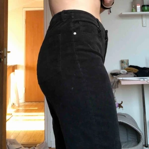  - Bruna Manchester byxor från mango.  Endast använda en gång så dom är i super skick! Säljer för att dom ej kommer till användning eftersom dom tyvärr är för stora.  💓💓