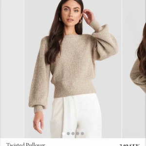  - Säljer denna jätte söta stickade. Tycker verkligen om den men den kommer tyvärr inte till användning. Aldrig Använd🥰