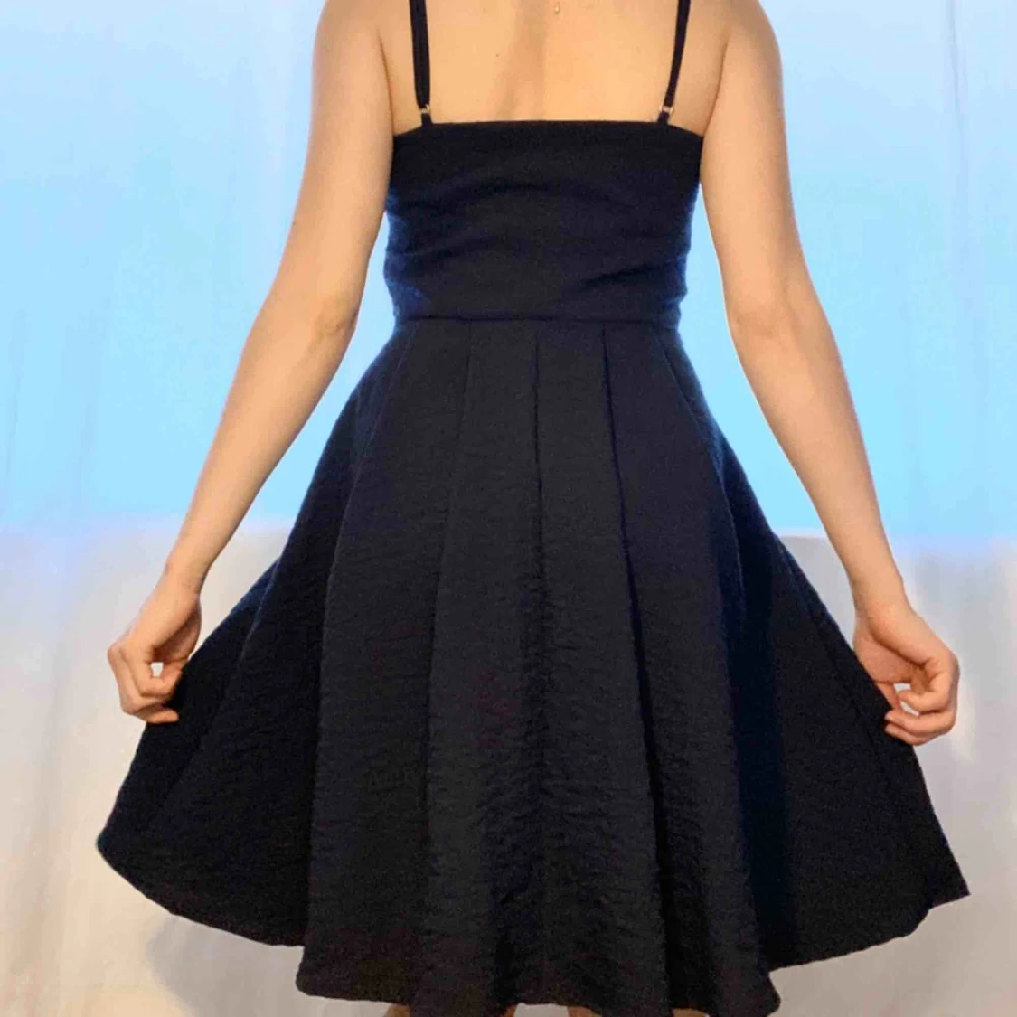 Klänning med detaljer - 91