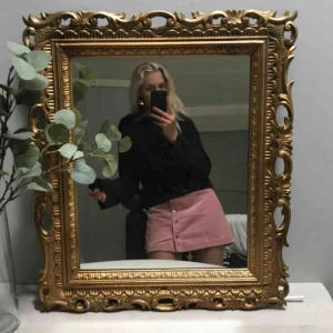  - Söt sommarkjol från hm. Köpt för något år sedan men fortfarande i toppskick! Köpt för 250kr. Frakt tillkommer