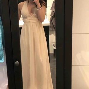  - Jättefin balklänning som jag endast använt under en kväll🥰