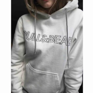  - 🤍🤍 Hoodie från PULL&BEAR. Köparen står för frakten <3