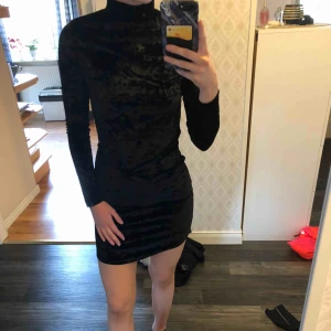  - Jätte fin klänning från Gina tricot, knappt använd.