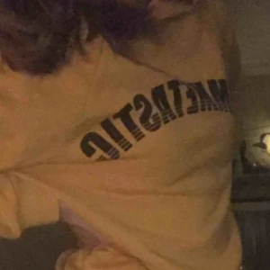  - Hoodie från Gina. Passar xs-S