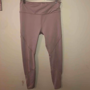  - Knytbara träningstights. Strl M. För små för mig. Priset inkluderar frakt! 