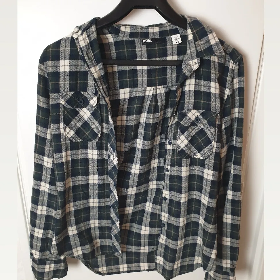 BDG flannel from Urban Outfitters. In great condition. Buyer pays for shipping.. Toppar.
