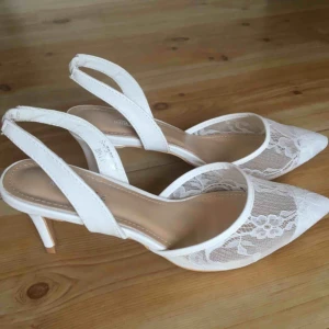  - Nya oanvända klackskor med liten klack 