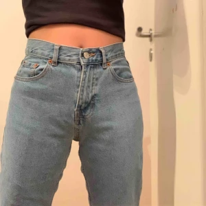  - high waisted mom jeans från pull&bear