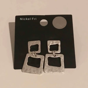  - Helt nya silver örhängen! Jätte fina. 