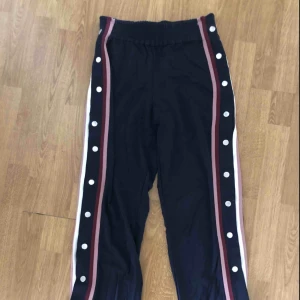  - Byxor från H&M design. Storlek 36. 