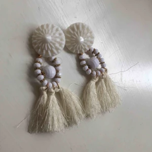  - Säljer fina toffsörhängen från H&M