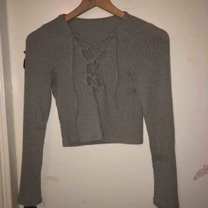  - Magtröja med snörning 