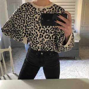 ascool leopardtröja från Gina Tricot, säljer pga använder aldrig