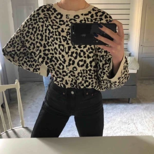  - ascool leopardtröja från Gina Tricot, säljer pga använder aldrig