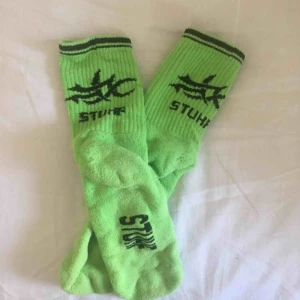  - Neongröna strumpor från Carlings. Knappt använda men dock lite noppiga.