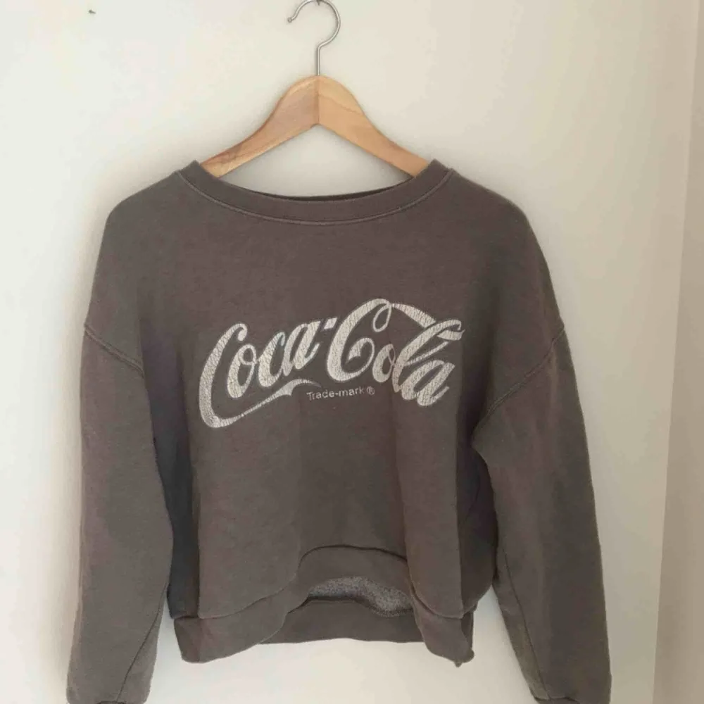 Superfin vintage sweater som tyvärr inte kommer till användning! I storlek XS men passar S. Använd ett fåtal gånger! Köparen står för frakt💕. Hoodies.