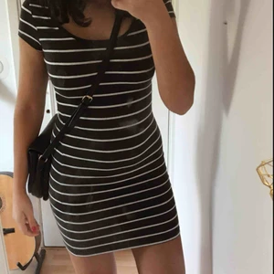  - Supersnygg och skön Randig t-shirt klänning ! 