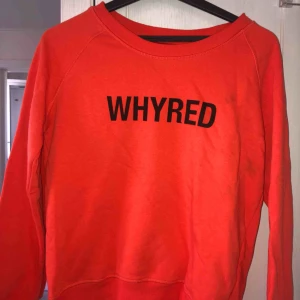  - Sweatshirt från Whyred i storlek XS. Använd men i fint skick. En liten fläck. Ursprungspris : 800kr.  Kan mötas upp i centrala Göteborg eller på Hisingen! Köparen står annars för frakten (100kr). 