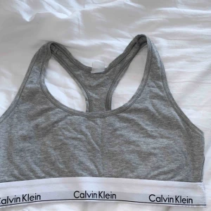  - Äkta calvin Klein topp